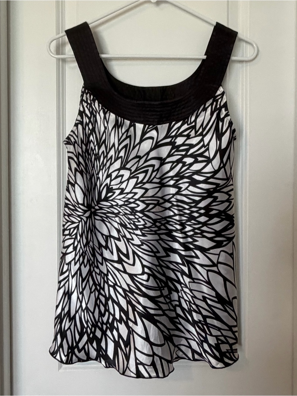 AB Studio Black and White Floral-Print Camisole
Size M